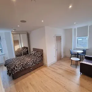 Apartment Lovely One Bedroom In Town